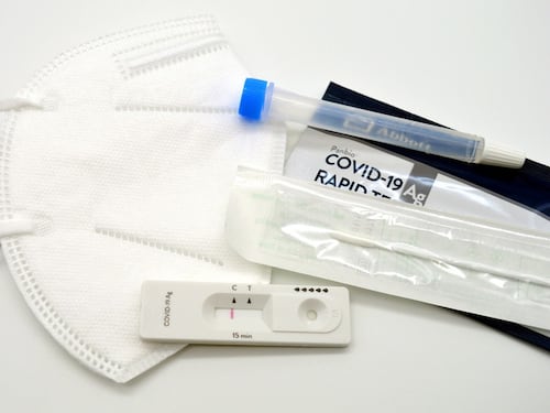 Covid, prezzo calmierato per le mascherine Ffp2 in farmacia: costeranno 0,75 centesimi l’una