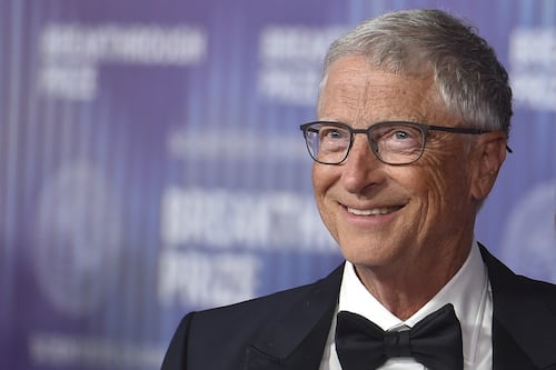 Bill Gates, un libro lo inguaia: il divieto alle ragazze sconvolge tutti