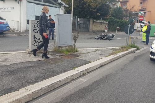 Spari a Corso Francia. Ladri di Rolex inseguiti. Fuggono e si schiantano contro una volante