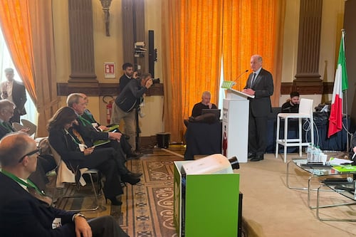 La maratona dei giudici indipendenti per smascherare le fake news del No