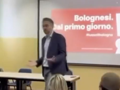 Il Pd fa propaganda sullo Ius soli a scuola, bufera sul sindaco di Bologna