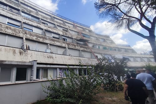 "Noi da 15 anni nel residence, a Spin Time subito la casa popolare". Rabbia contro il Comune