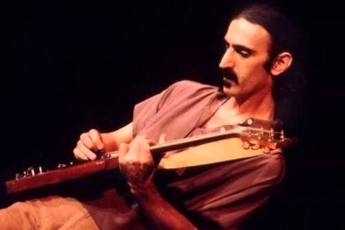Se l'ologramma rock di Frank Zappa fa litigare tutta la famiglia