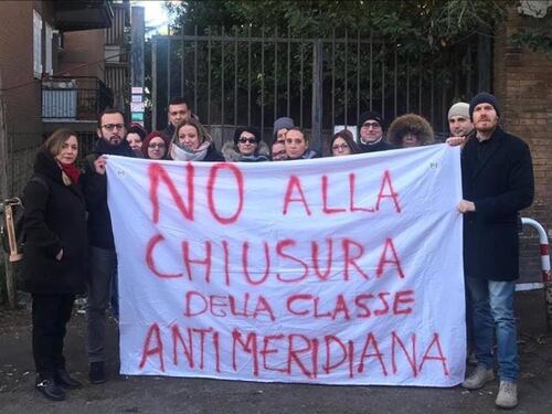 Pochi alunni, l'asilo va chiuso. E i genitori scendono in piazza
