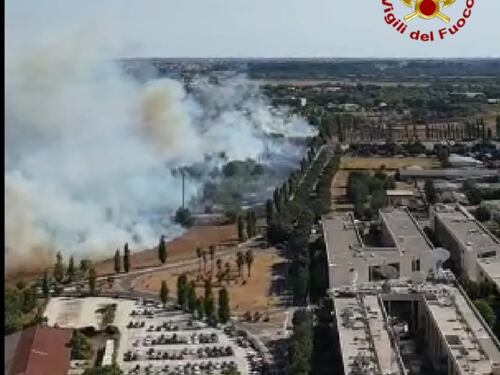 Incendio a Roma nord. Chiuso il Grande Raccordo Anulare