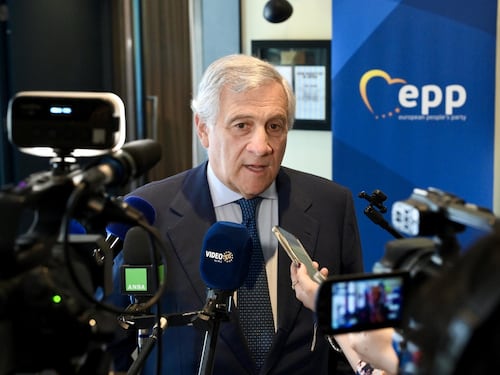 Antonio Tajani: "Trump ha offeso l'Italia". Annullato viaggio negli Usa