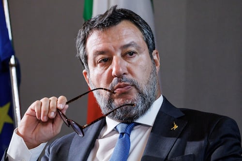 Matteo Salvini contro Gentiloni, perché spara sul commissario europeo