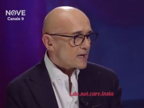"È finta". Signorini polverizza la tv della D'Urso