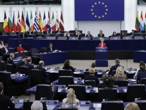 A Strasburgo i Cinquestelle votano contro la risoluzione che condanna il dittatore "amico" di Putin