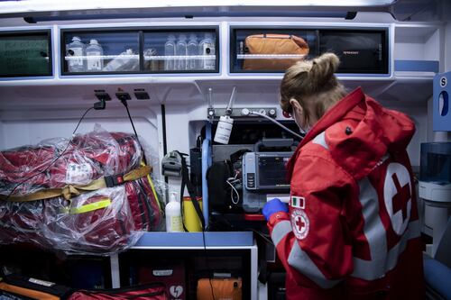 Roma, mezzo Ama contro scooter: un morto sulla Prenestina