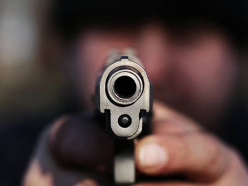 Noi stiamo con l'agente che spara al ladro