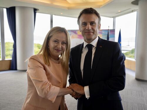 Italia-Francia, prove di disgelo: Meloni in missione da Macron a a Parigi