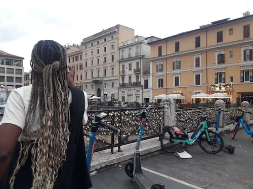 Addio Ponte Milvio, i lucchetti dell'amore traslocano al Colosseo