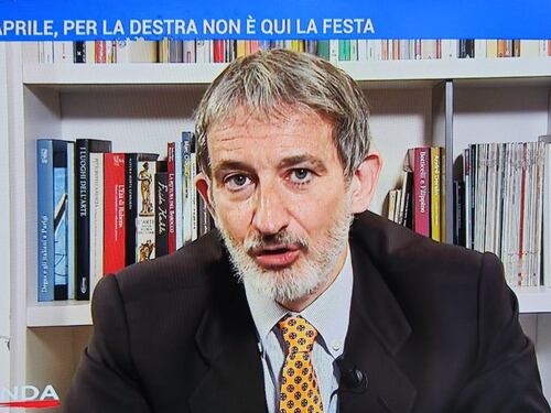 In Onda, stoccata di Senaldi a Fini sul 25 aprile: "Ora sembra di sinistra ma..."