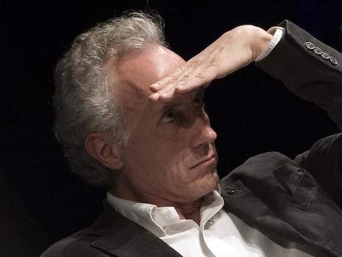 Marco Travaglio fa scattare la rissa degli ex radicali. "Cog**ne!" Botte da orbi sull'attacco choc a Draghi