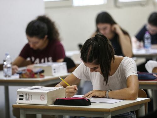 "I professori danno voti più alti alle ragazze". Ecco lo studio universitario