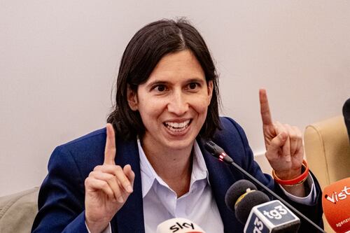 Il voto sulla giustizia divide i compagni, Schlein si smarca da chi chiede le dimissioni di Meloni: "Dobbiamo batterla con i voti"