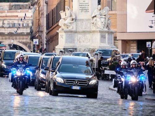 Dal Campidoglio alla Chiesa degli Artisti, il saluto al batterista dei Pooh negli stessi luoghi di Proietti