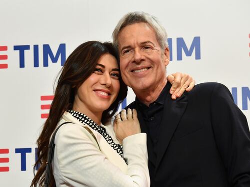 Sanremo, è il giorno dei duetti. Ecco chi canterà