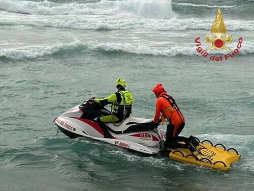 Naufragio Crotone, sinistra all'attacco. Meloni tuona: "Non speculate sui morti"