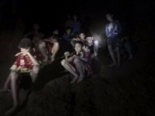 Trovati vivi i piccoli calciatori da nove giorni in una grotta