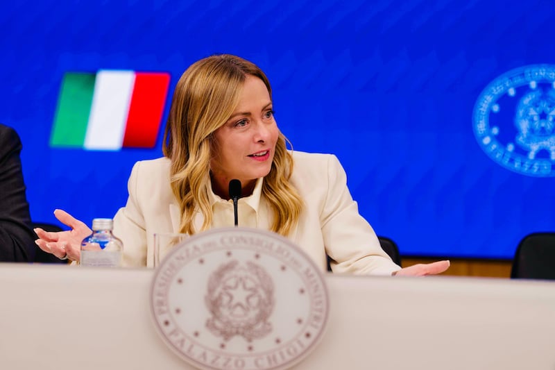 Sondaggi, Meloni vola e la sinistra resta impantanata. Frena l’effetto Vannacci