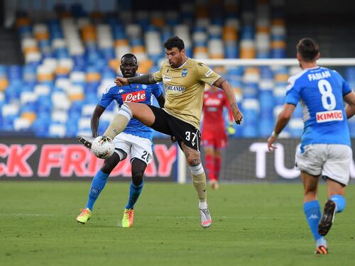 Il Covid fa tremare di nuovo il calcio