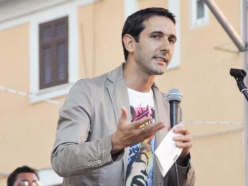 Parla il sindaco di Pomezia Fucci: "Mani ignote dietro l'incendio"
