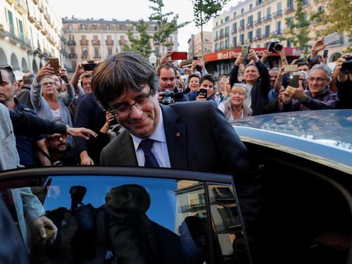 Catalogna, Puigdemont incriminato per ribellione. Ma lui e i suoi ministri sono già in Belgio