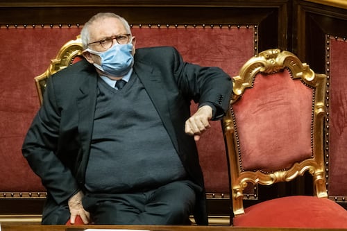 L'1% dei professori è no vax. Il ministro Bianchi tira dritto: "Giusto riaprire subito, la scuola è sicura"