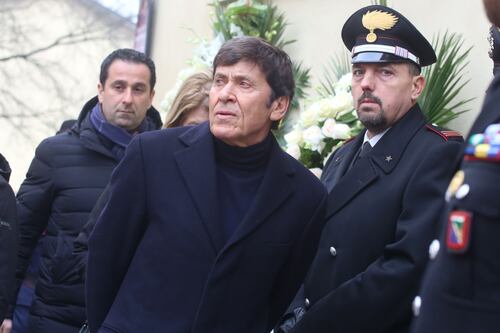 Da Morandi a Bolle, dalla Hunziker alla Carlucci: l'ultimo saluto a Bibi Ballandi