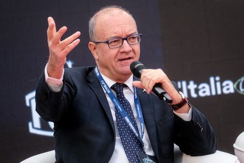 Valditara: “Chi aggredisce un lavoratore della scuola aggredisce lo Stato”