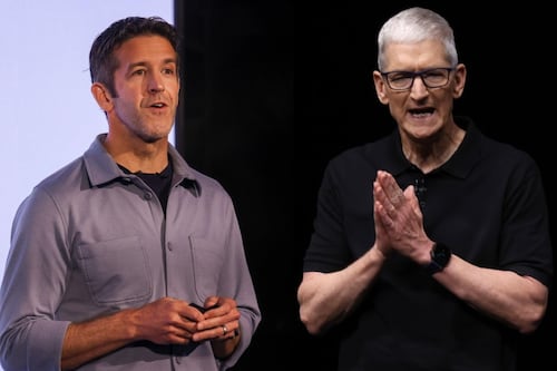 Apple, finisce l'era di Tim Cook. Chi è John Ternus prossimo Ceo dell'azienda