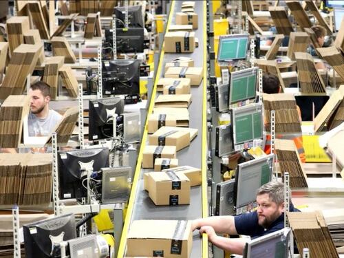 Amazon, arriva il braccialetto elettronico ed esplode la polemica
