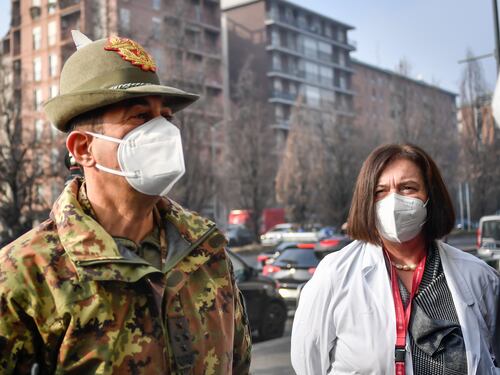 Bollettino Covid: in calo contagi e morti, si riduce la pressione sugli ospedali ma aumenta il tasso di positività