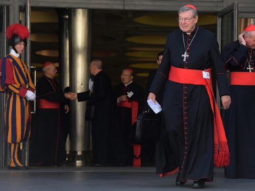Il cardinale australiano George Pell incriminato per abusi e pedofilia. Bufera sul Vaticano