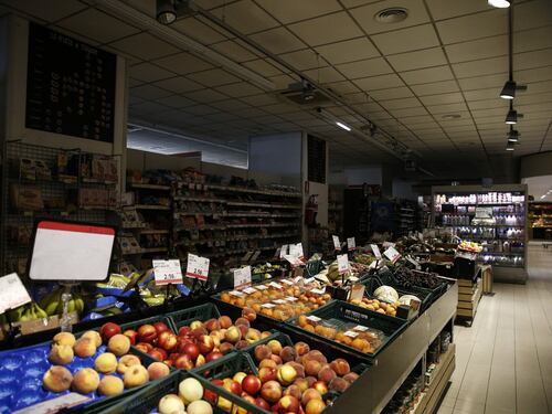 Istat, a gennaio risale l’inflazione. “Allarme per i prezzi del cibo”, la corsa inarrestabile