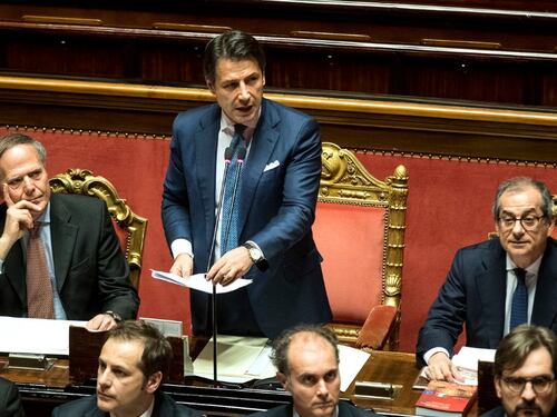 La manovra supera l'esame dell'Ue. Stop alla procedura d'infrazione