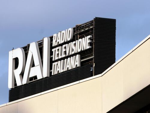 Gettoni d'oro mai coniati per i quiz in tv. Cinque indagati per la truffa alla Rai