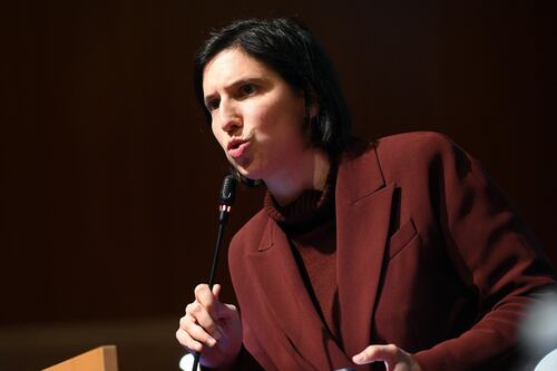 Iran, anche Schlein scarica il regime: "Sosteniamo le proteste del popolo"