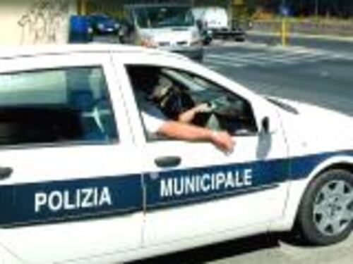 Parcheggiatori abusivi Blitz per le vie dell'Eur