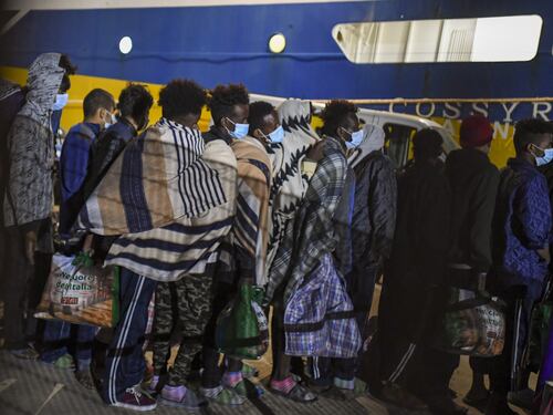 Migranti, un altro dramma a Lampedusa: barcone ribaltato, sette morti tra cui una donna incinta