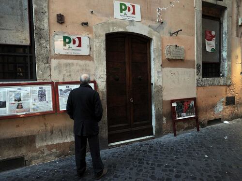 Via dei Giubbonari, la Raggi fa un altro regalino al Pd: riecco la storica sede