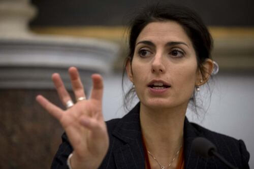 La Raggi si fa una rivista cartacea. Ecco quanto costerà ai romani