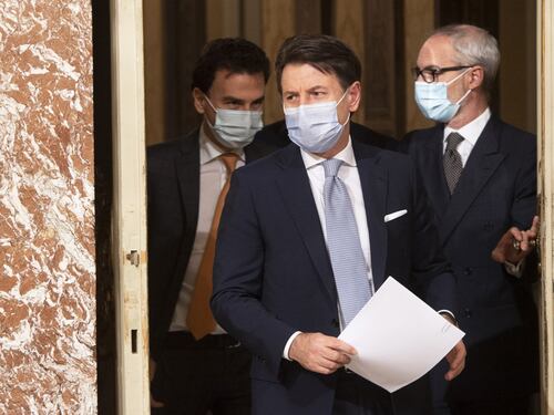 Il Covid spaventa il governo. Conte, vertice di maggioranza per blindare il governo