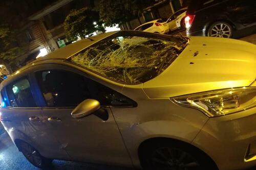 Albero cade su auto e ferisce donna incinta