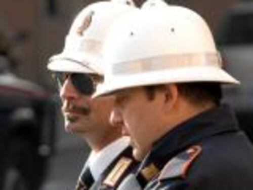 Mazzette al vigile per cancellare le multe ai taxi