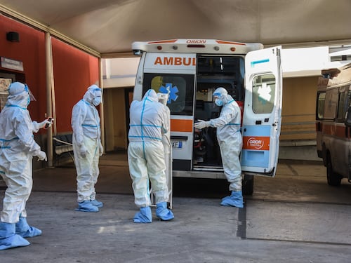 Il triste bollettino dei pronto soccorso: morsi e pugni agli infermieri