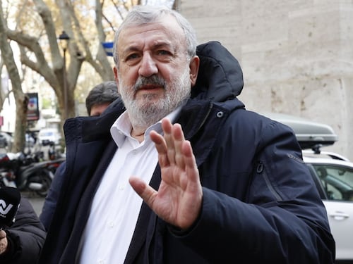 Il Csm "boccia" Emiliano, nessun incarico in Regione: o la toga o resta a casa
