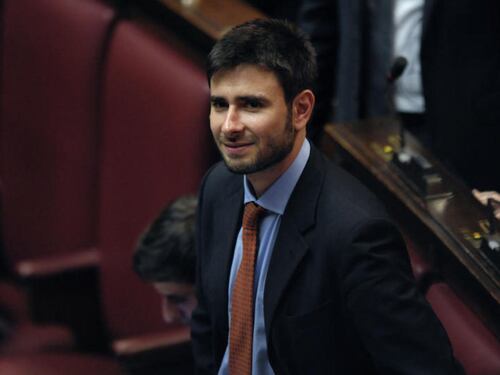 Di Battista contro Fico: "Sulla colf chiarisca"